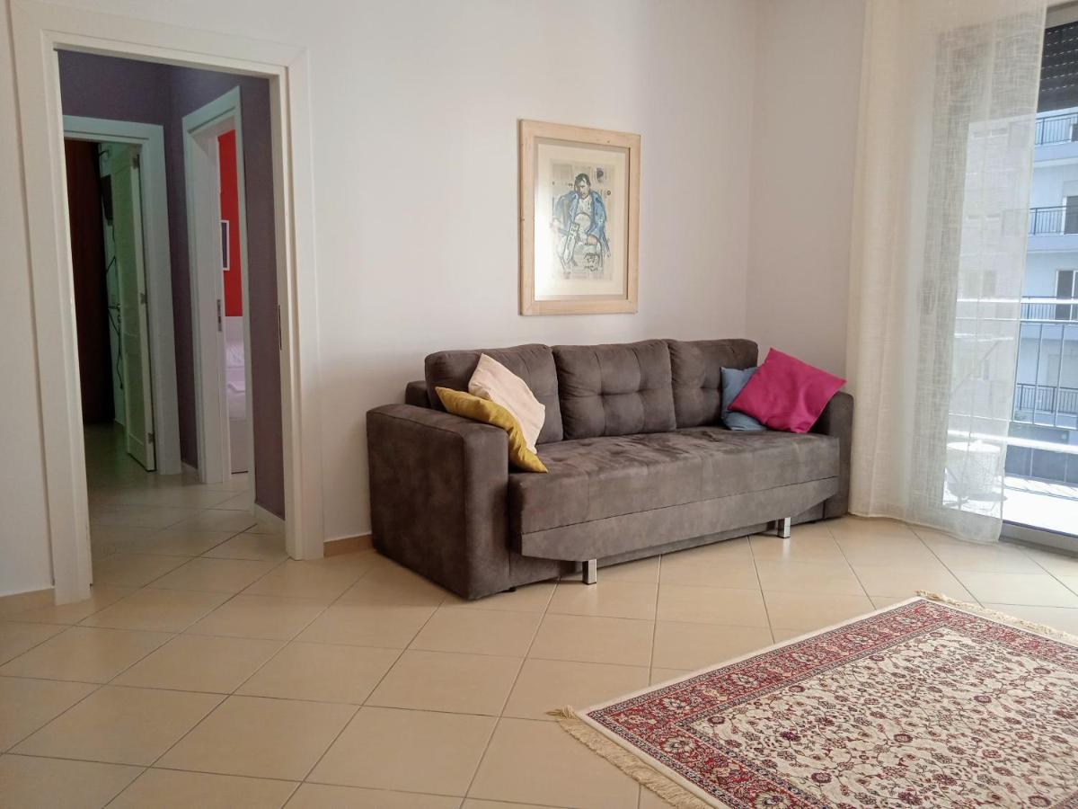 Artist S Apartment *